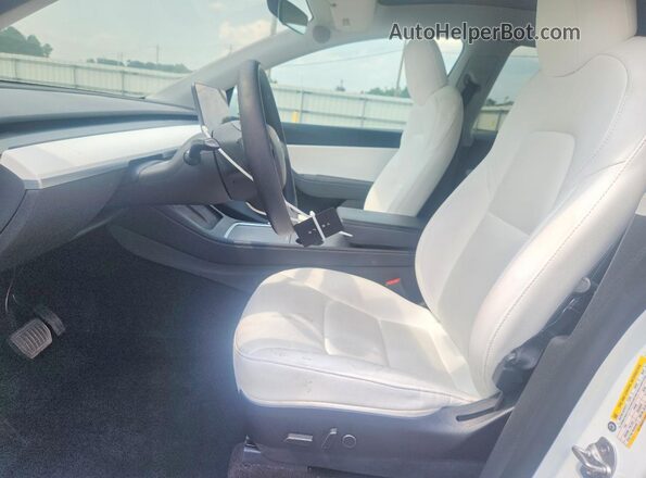 7SAYGDEE5NF322185 2022 TESLA MODEL White Front interior view