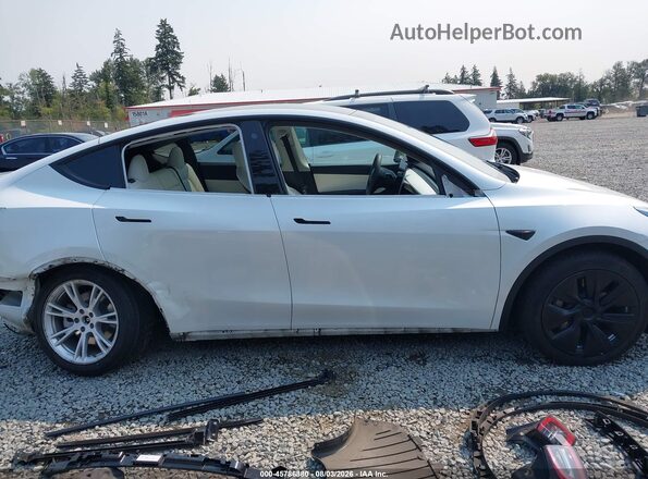 7SAYGDEE5NF411450 2022 TESLA MODEL Y White Widok wnętrza 360 stopni