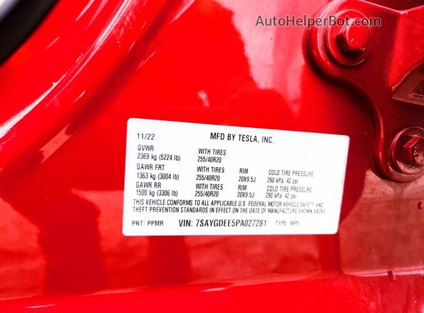 7SAYGDEE5PA027281 2023 TESLA MODEL Red Widok naklejki z numerem VIN