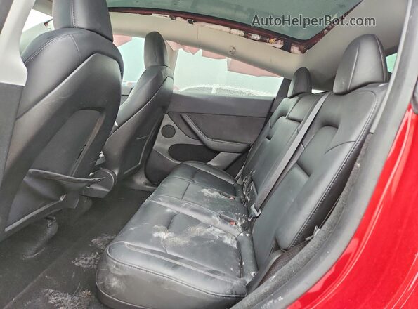 7SAYGDEE5PA027281 2023 TESLA MODEL Red Widok wnętrza z tyłu