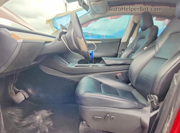 7SAYGDEE5PA027281 2023 TESLA MODEL Red Widok wnętrza z przodu