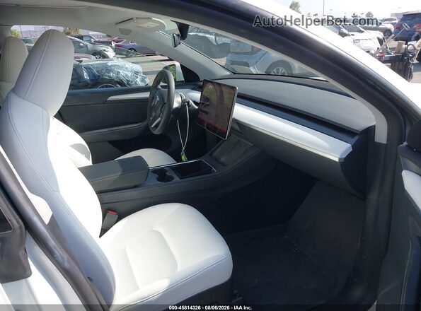 7SAYGDEE5PA120902 2023 TESLA MODEL Y White წინა სალონის ხედი