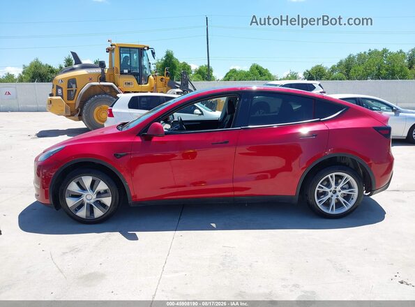 7SAYGDEE5RA217617 2024 TESLA MODEL Y Red Widok wnętrza z tyłu