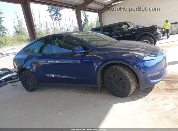 7SAYGDEE5RF007733 2024 TESLA MODEL Y Blue Rear interior view