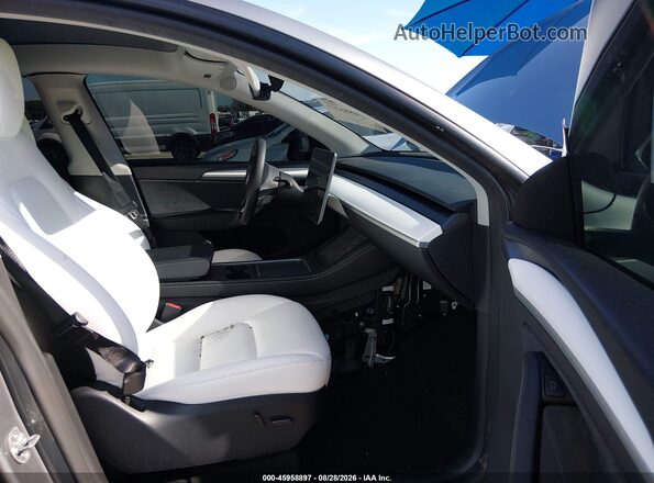7SAYGDEE5SA361304 2025 TESLA MODEL Y Серый Вид салона спереди