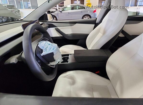 7SAYGDEE5TA500848 2026 TESLA MODEL Gray Front interior view