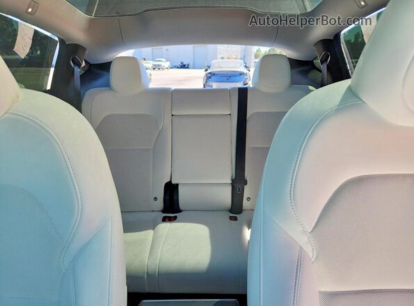 7SAYGDEE5TF329439 2026 TESLA MODEL Gray Vista de los asientos traseros