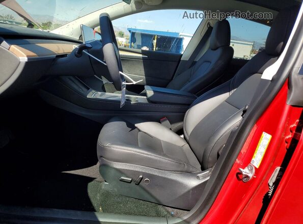 7SAYGDEE6PA053632 2023 TESLA MODEL Red Вид салону спереду