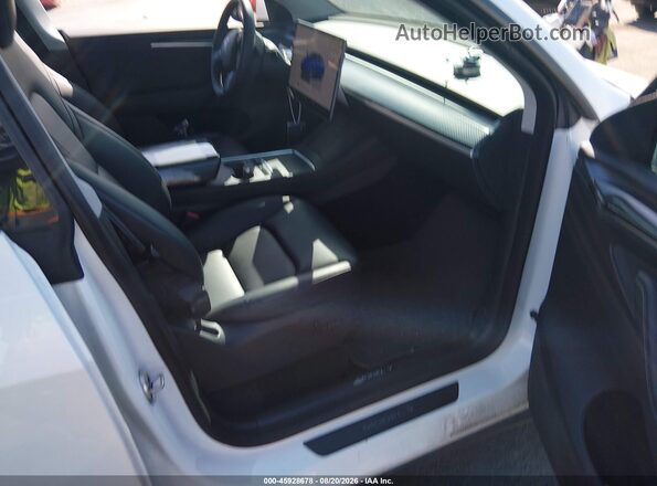 7SAYGDEE6PA065442 2023 TESLA MODEL Y Белый Вид салона спереди