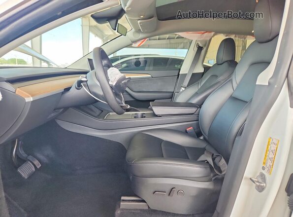7SAYGDEE6PA138521 2023 TESLA MODEL White Вид салону спереду