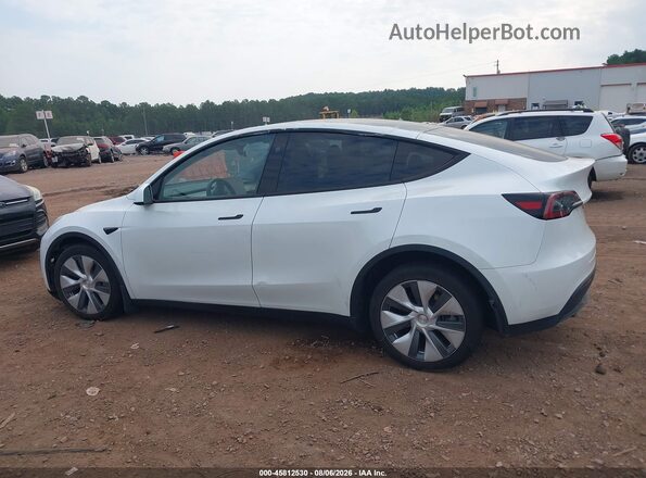 7SAYGDEE6PA146554 2023 TESLA MODEL Y White Widok wnętrza z tyłu