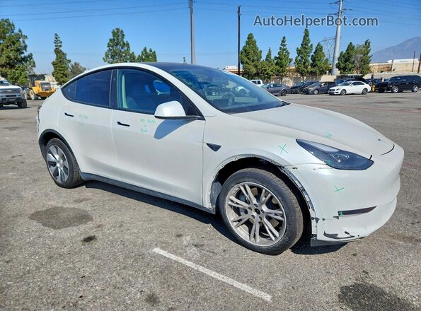 7SAYGDEE6PF958035 2023 TESLA MODEL Белый Передняя правая четверть