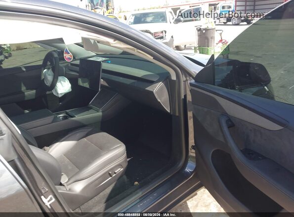 7SAYGDEE6TA623817 2026 TESLA MODEL Y Gray Front interior view