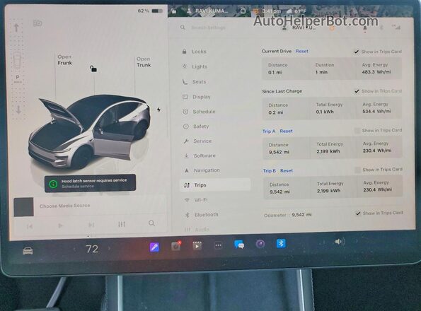 7SAYGDEE6TF323164 2026 TESLA MODEL Gray ხელსაწყოთა პანელის ხედი