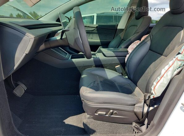 7SAYGDEE6TF350378 2026 TESLA MODEL Белый Вид салона спереди