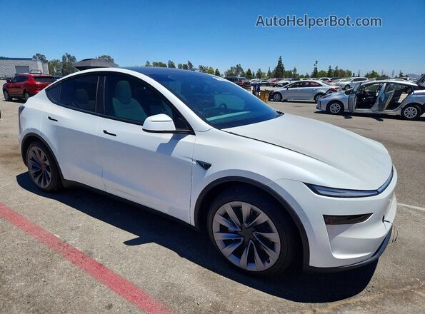 7SAYGDEE6TF577781 2026 TESLA MODEL Белый Передняя правая четверть