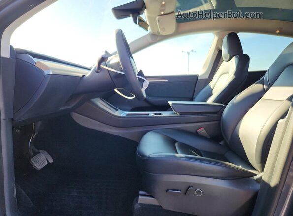 7SAYGDEE7PA027511 2023 TESLA MODEL Gray წინა სალონის ხედი
