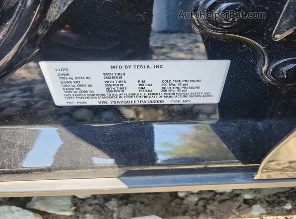 7SAYGDEE7PA188005 2023 TESLA MODEL Черный Вид подкапотного пространства