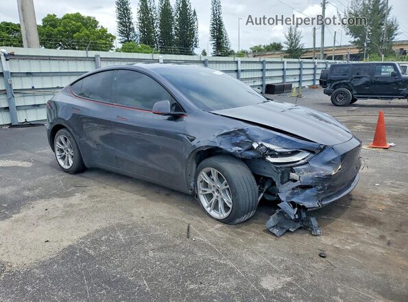 7SAYGDEE7RA227968 2024 TESLA MODEL Gray Առջևի աջ