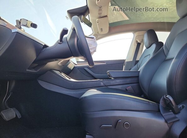 7SAYGDEE7SF238154 2025 TESLA MODEL White წინა სალონის ხედი