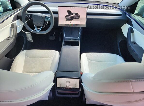7SAYGDEE7TA468212 2026 TESLA MODEL Silver Առջևի վահանակի տեսք