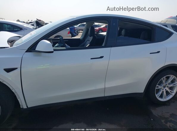 7SAYGDEE8NA012531 2022 TESLA MODEL Y White სალონის 360-გრადუსიანი ხედი