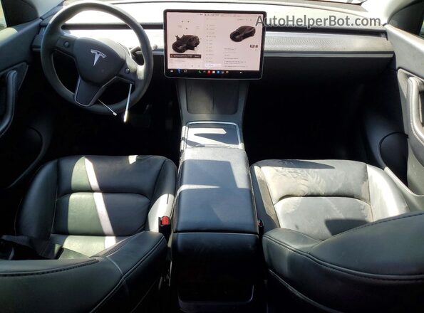 7SAYGDEE8NF410454 2022 TESLA MODEL Черный Вид панели приборов