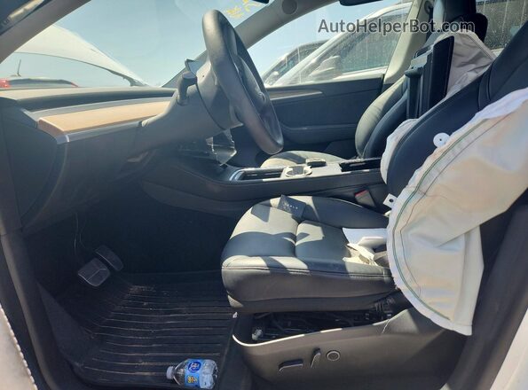 7SAYGDEE8PA058914 2023 TESLA MODEL White Front interior view