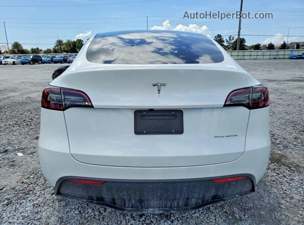 7SAYGDEE8RA240261 2024 TESLA MODEL White Rear view