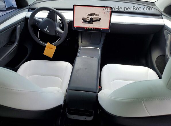 7SAYGDEE8RA240261 2024 TESLA MODEL White Dashboard view