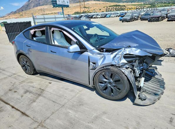 7SAYGDEE8RA301799 2024 TESLA MODEL Silver Передня права чверть