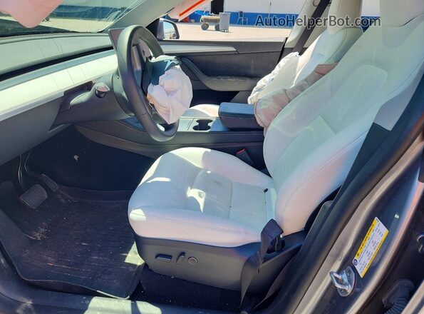 7SAYGDEE8RA301799 2024 TESLA MODEL Silver Вид салону спереду