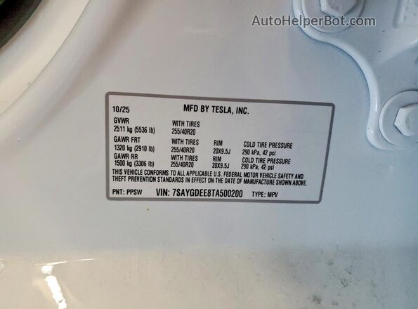 7SAYGDEE8TA500200 2026 TESLA MODEL White VIN կոդի պիտակի տեսք