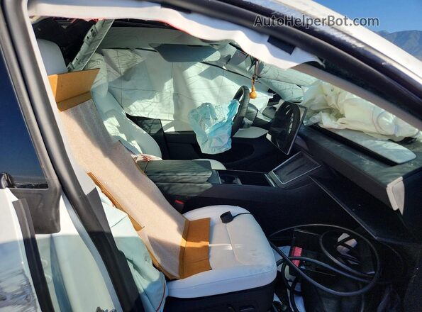 7SAYGDEE8TF515668 2026 TESLA MODEL White წინა სალონის ხედი