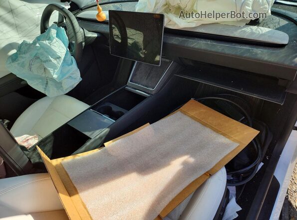 7SAYGDEE8TF515668 2026 TESLA MODEL White წინა პანელის ხედი