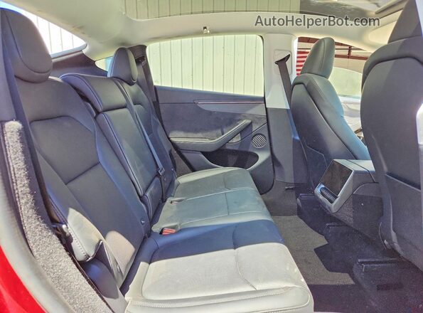 7SAYGDEE8TF619349 2026 TESLA MODEL Red Widok tylnych siedzeń