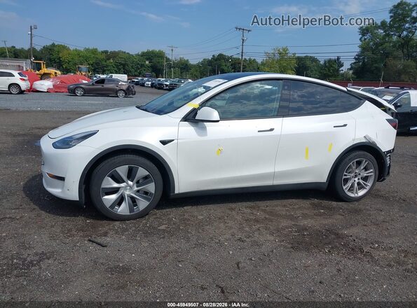 7SAYGDEE9PA088911 2023 TESLA MODEL Y White Widok wnętrza 360 stopni