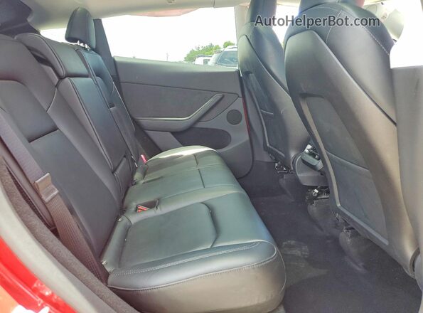7SAYGDEE9PA112589 2023 TESLA MODEL Red Widok tylnych siedzeń