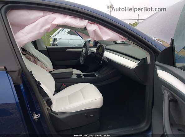 7SAYGDEE9PA170976 2023 TESLA MODEL Y Blue Вид салону спереду