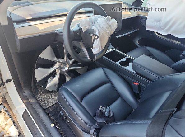 7SAYGDEE9PF683342 2023 TESLA MODEL Белый Вид панели приборов