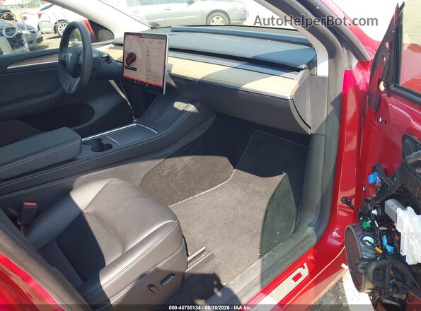 7SAYGDEE9PF796031 2023 TESLA MODEL Y Red Widok wnętrza z przodu