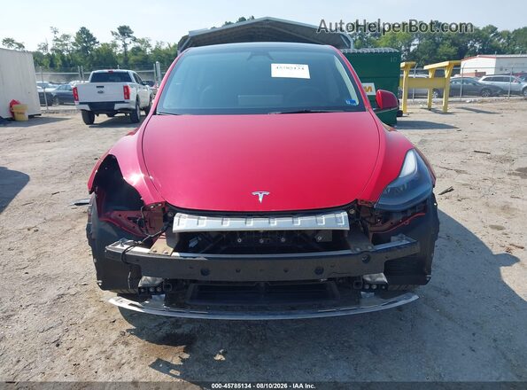 7SAYGDEE9PF796031 2023 TESLA MODEL Y Red Widok wnętrza z tyłu