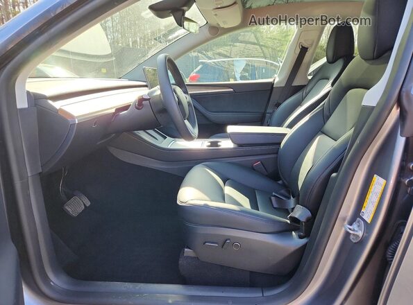 7SAYGDEE9RA321656 2024 TESLA MODEL Серебряный Вид салона спереди