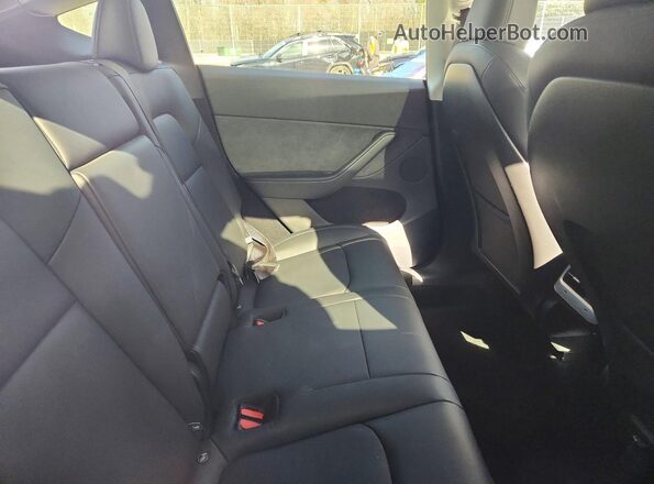 7SAYGDEE9RA321656 2024 TESLA MODEL Серебряный Вид задней части салона