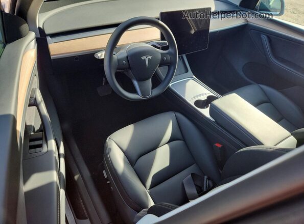 7SAYGDEE9RA321656 2024 TESLA MODEL Серебряный Вид панели приборов