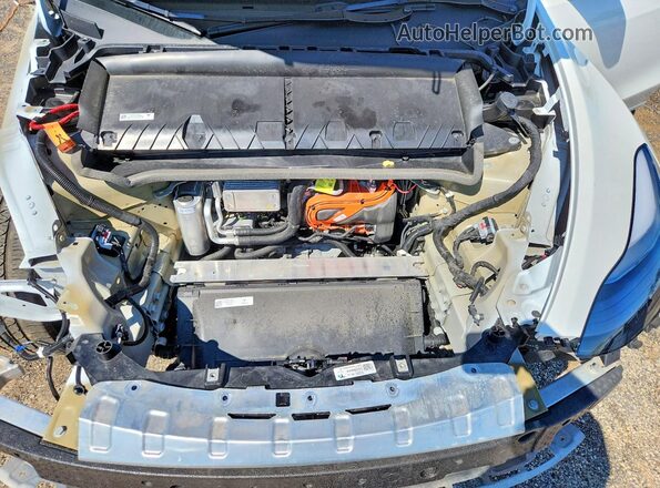 7SAYGDEE9RF169588 2024 TESLA MODEL White Widok wnętrza z tyłu