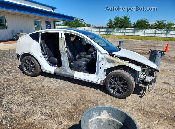 7SAYGDEE9RF169588 2024 TESLA MODEL White Przód prawy