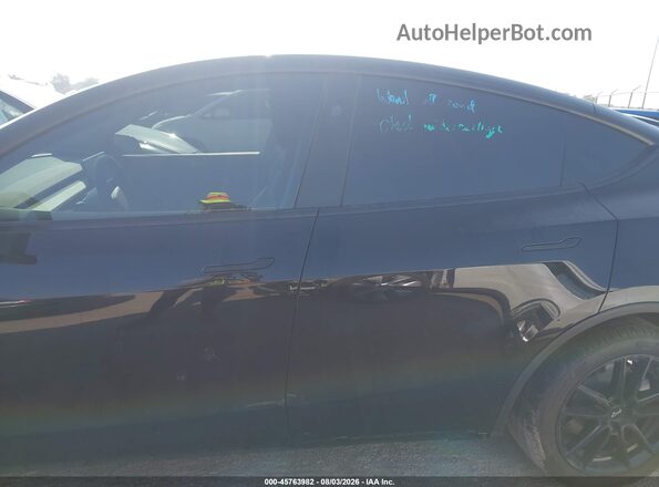 7SAYGDEE9TA396574 2026 TESLA MODEL Y Черный Вид задней части салона