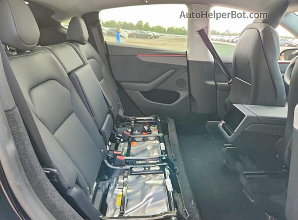 7SAYGDEE9TA584723 2026 TESLA MODEL Black Rear seats view