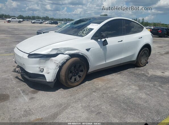 7SAYGDEE9TA640997 2026 TESLA MODEL Y White Առջևի ձախ երեք քառորդ տեսարան